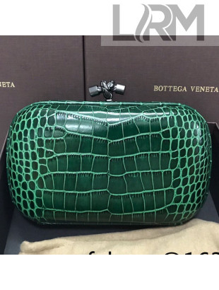 Bottega Veneta Knot Clutch in Crocodile Calfskin Green 2021 02